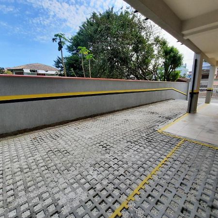 Apartamento 3 Quartos 8 Pessoas A 50 Mts Da Praia De Bombas, A 100M Da Passarela Do Ribeiro Bombinhas Exterior photo