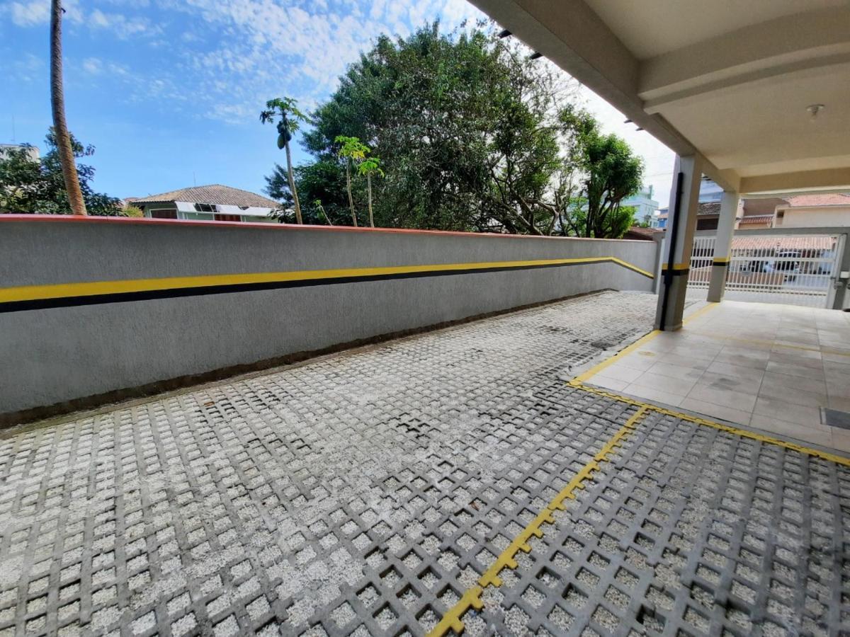 Apartamento 3 Quartos 8 Pessoas A 50 Mts Da Praia De Bombas, A 100M Da Passarela Do Ribeiro Bombinhas Exterior photo